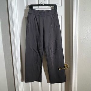 Hollister Women’s Ultra High Rise Wide-Leg Sweatpants Elastic Waist Logo